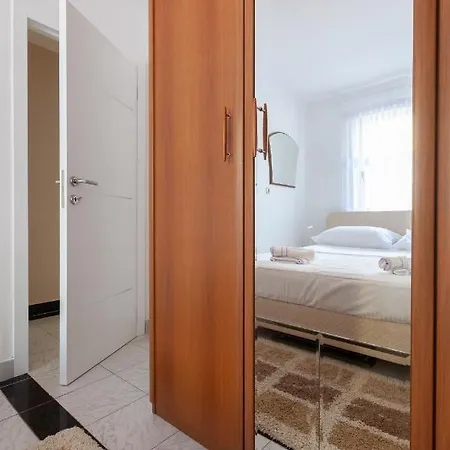 Nikola - Near Town Centre Apartament