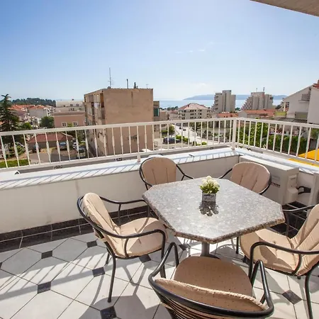 Nikola - Near Town Centre Apartament