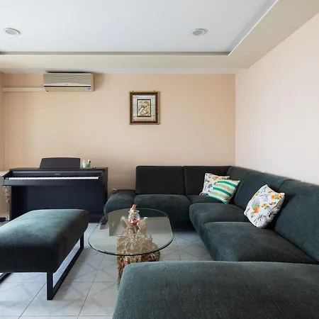 Nikola - Near Town Centre Apartament