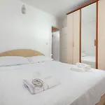 Nikola - Near Town Centre דירה