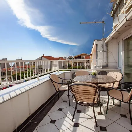 Nikola - Near Town Centre *