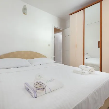 Nikola - Near Town Centre Apartment