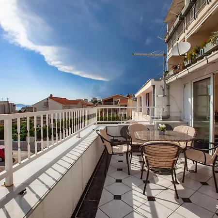 Nikola - Near Town Centre Apartman