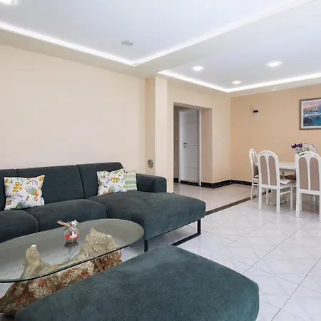 Apartment Nikola - Near Town Centre *