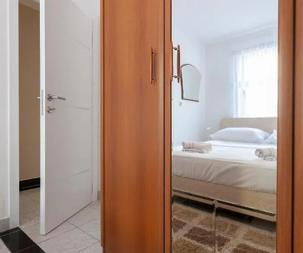 Nikola - Near Town Centre Apartment