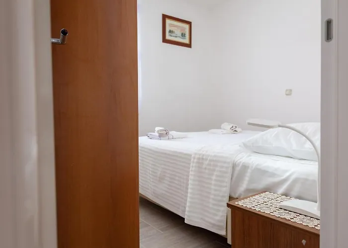 Apartment Nikola - Near Town Centre *