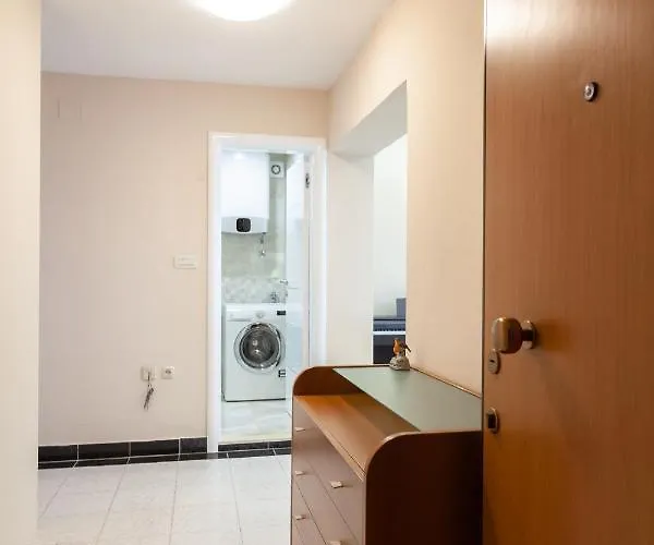 Nikola - Near Town Centre Makarska