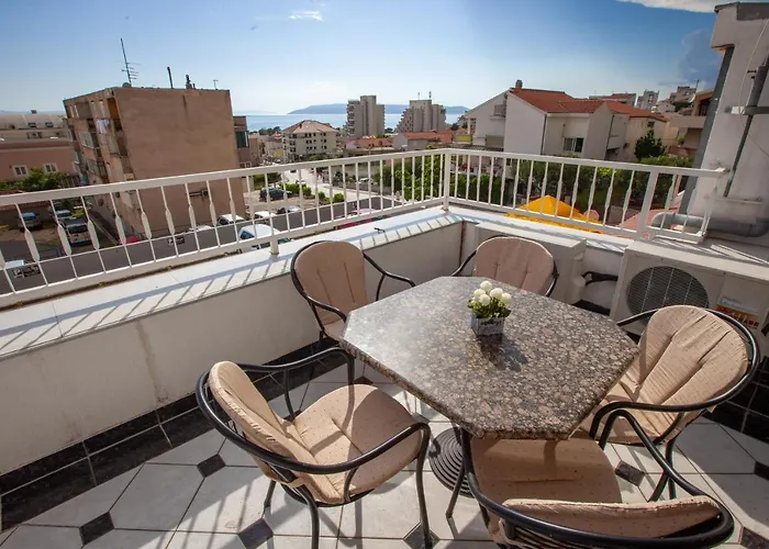 Nikola - Near Town Centre *