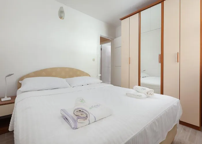 Nikola - Near Town Centre Apartment