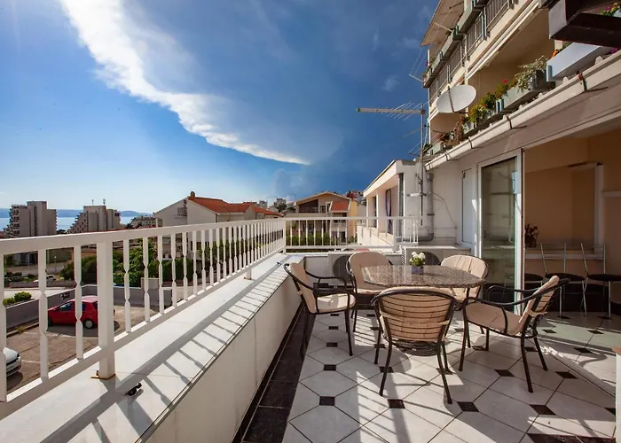 Nikola - Near Town Centre Apartment