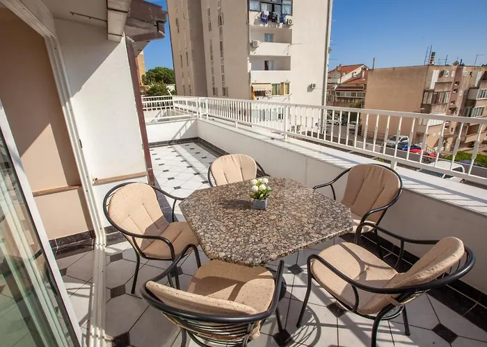 Nikola - Near Town Centre Apartment