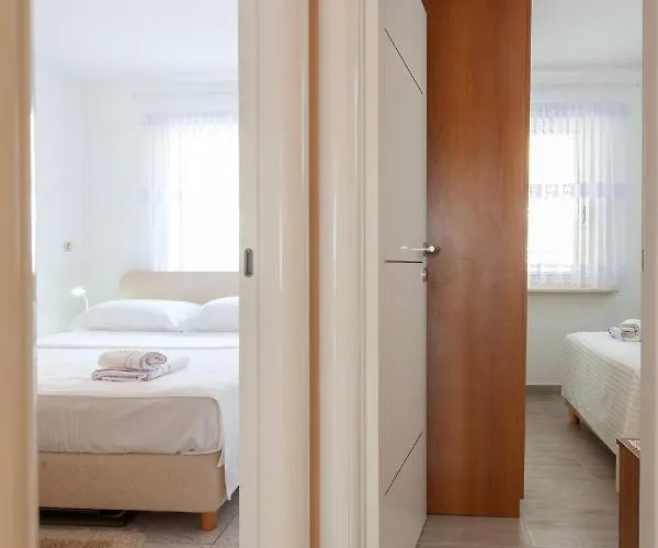 Nikola - Near Town Centre * Makarska