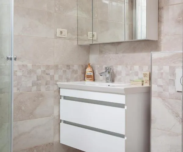 Nikola - Near Town Centre * Makarska