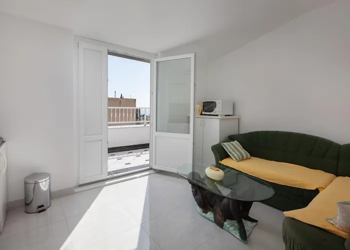 Apartment Nikola - Near Town Centre *