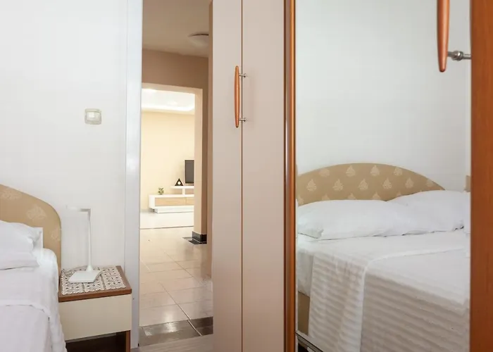 Nikola - Near Town Centre Makarska