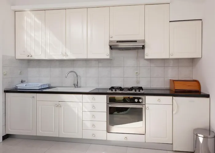 Nikola - Near Town Centre Makarska