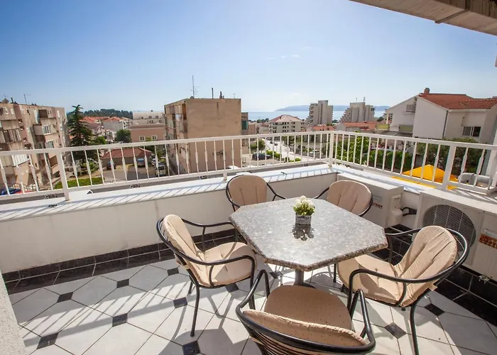 Nikola - Near Town Centre Apartment