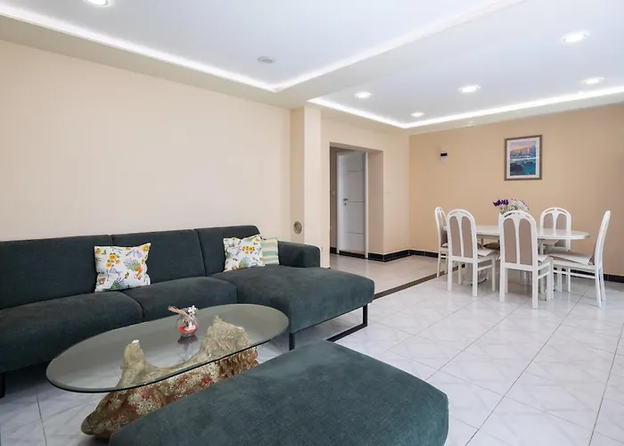 Apartment Nikola - Near Town Centre *