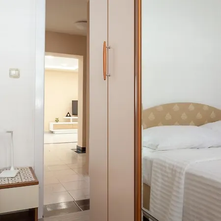 Nikola - Near Town Centre Μακάρσκα